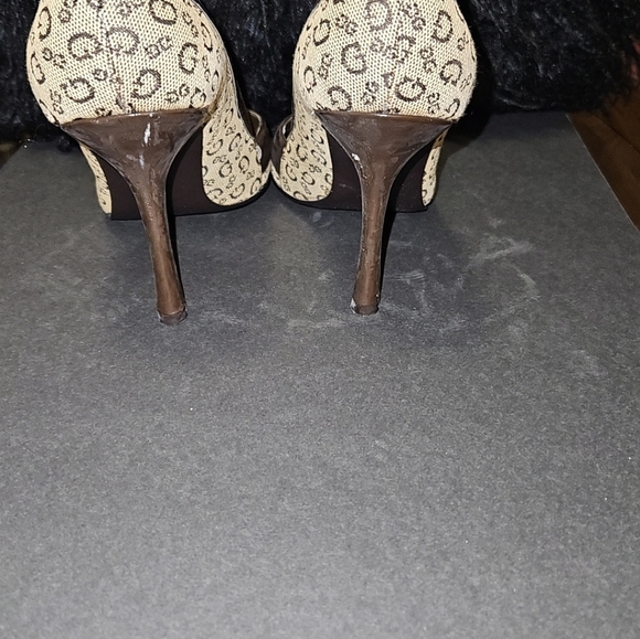 Guess brown canvas pumps - Picture 2 of 3
